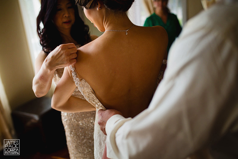 montreal wedding photographer getting dressed