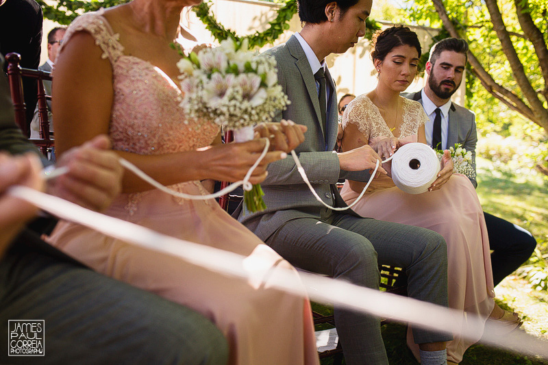 wedding photographer string ceremony