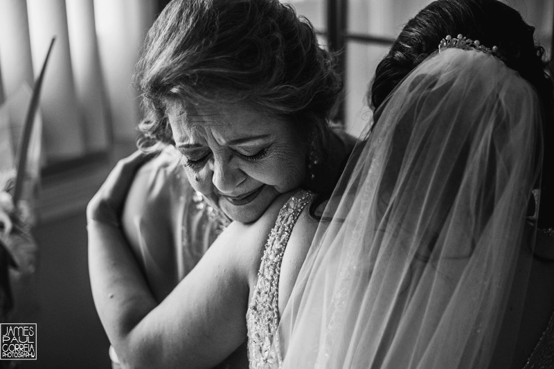 toronto wedding photographer mother of bride crying
